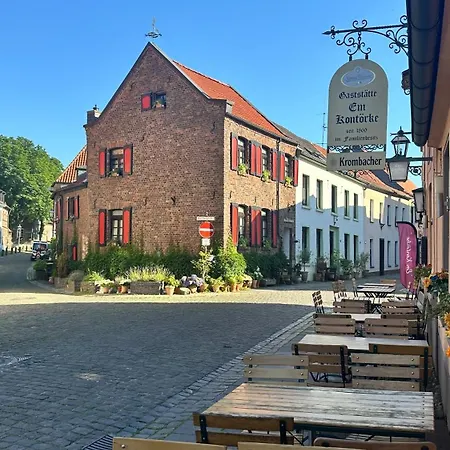 Savanna Im Historischen Stadtkern Linn In Krefeld, Naehe Duesseldorf Messe, Airport, Parkmoeglichkeiten Direkt Vor Dem Haus