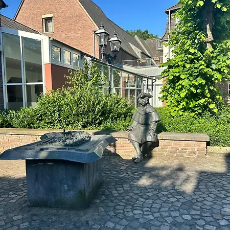 Savanna Im Historischen Stadtkern Linn In Krefeld, Naehe Duesseldorf Messe, Airport, Parkmoeglichkeiten Direkt Vor Dem Haus Apartmán Krefeld