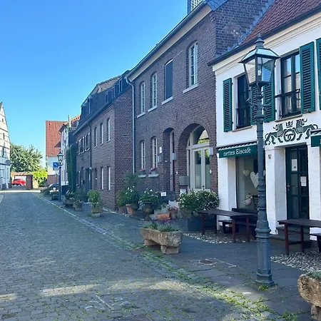 Savanna Im Historischen Stadtkern Linn In Krefeld, Naehe Duesseldorf Messe, Airport, Parkmoeglichkeiten Direkt Vor Dem Haus *