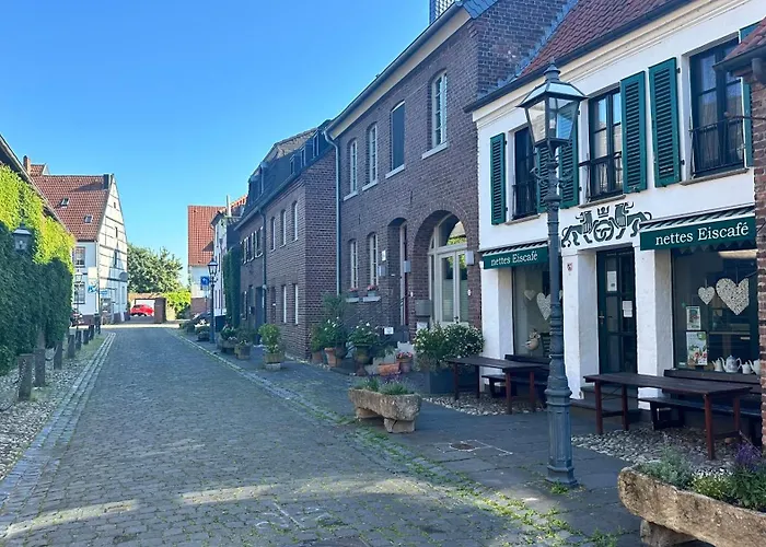 Savanna Im Historischen Stadtkern Linn In Krefeld, Naehe Duesseldorf Messe, Airport, Parkmoeglichkeiten Direkt Vor Dem Haus *