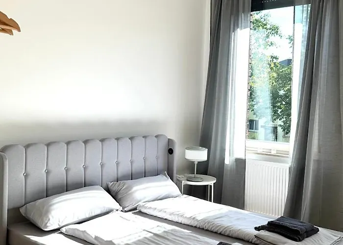 Apartament Savanna Im Historischen Stadtkern Linn In Krefeld, Naehe Duesseldorf Messe, Airport, Parkmoeglichkeiten Direkt Vor Dem Haus Krefeld