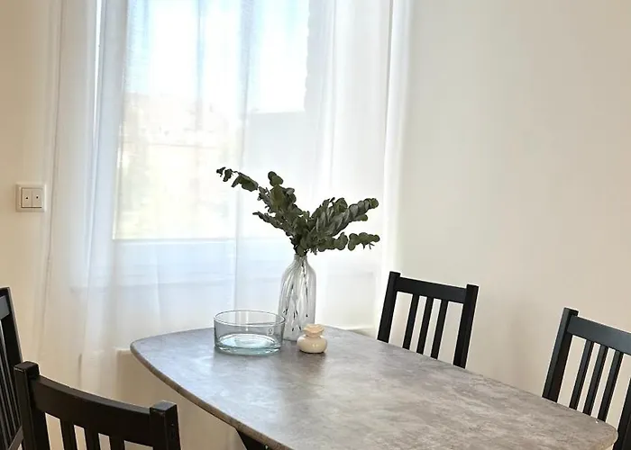 Apartament Savanna Im Historischen Stadtkern Linn In Krefeld, Naehe Duesseldorf Messe, Airport, Parkmoeglichkeiten Direkt Vor Dem Haus