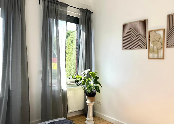 Savanna Im Historischen Stadtkern Linn In Krefeld, Naehe Duesseldorf Messe, Airport, Parkmoeglichkeiten Direkt Vor Dem Haus Krefeld